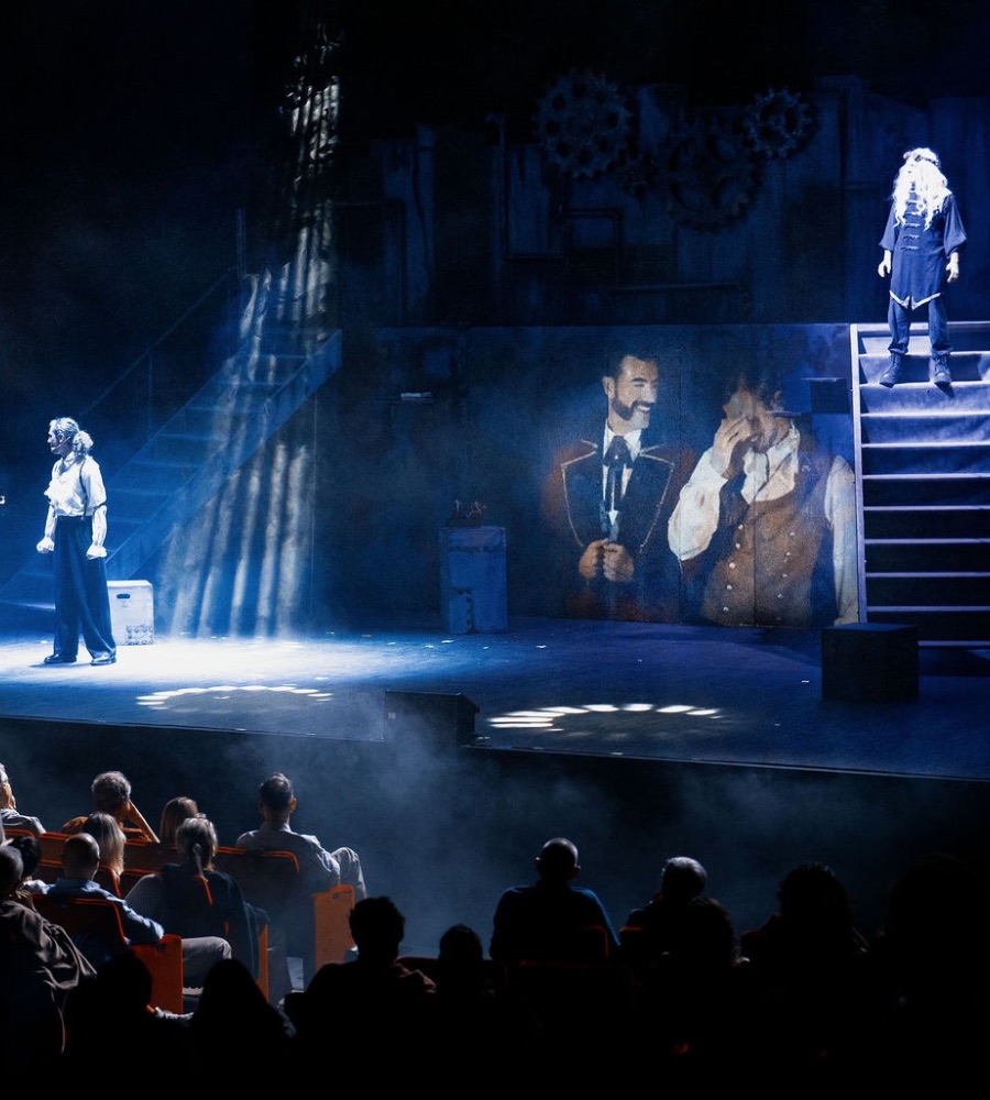 Palco di FREAK! Il Musical con pubblico